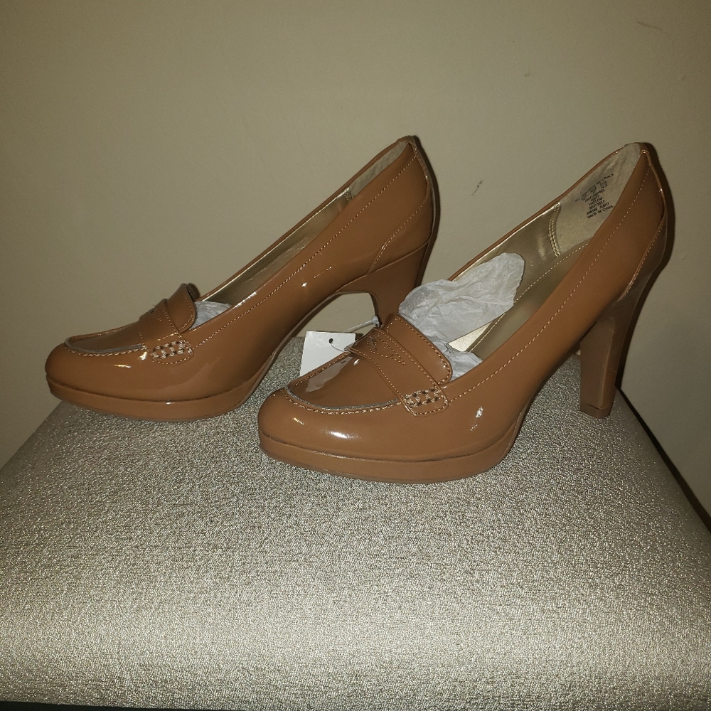 Shoes - Picture 3 of 7
